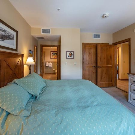 Two Bedroom Condo With Balcony Over Mountaineer Square - Just Steps From The Slopes! Condo Крестед Бют Екстериор снимка