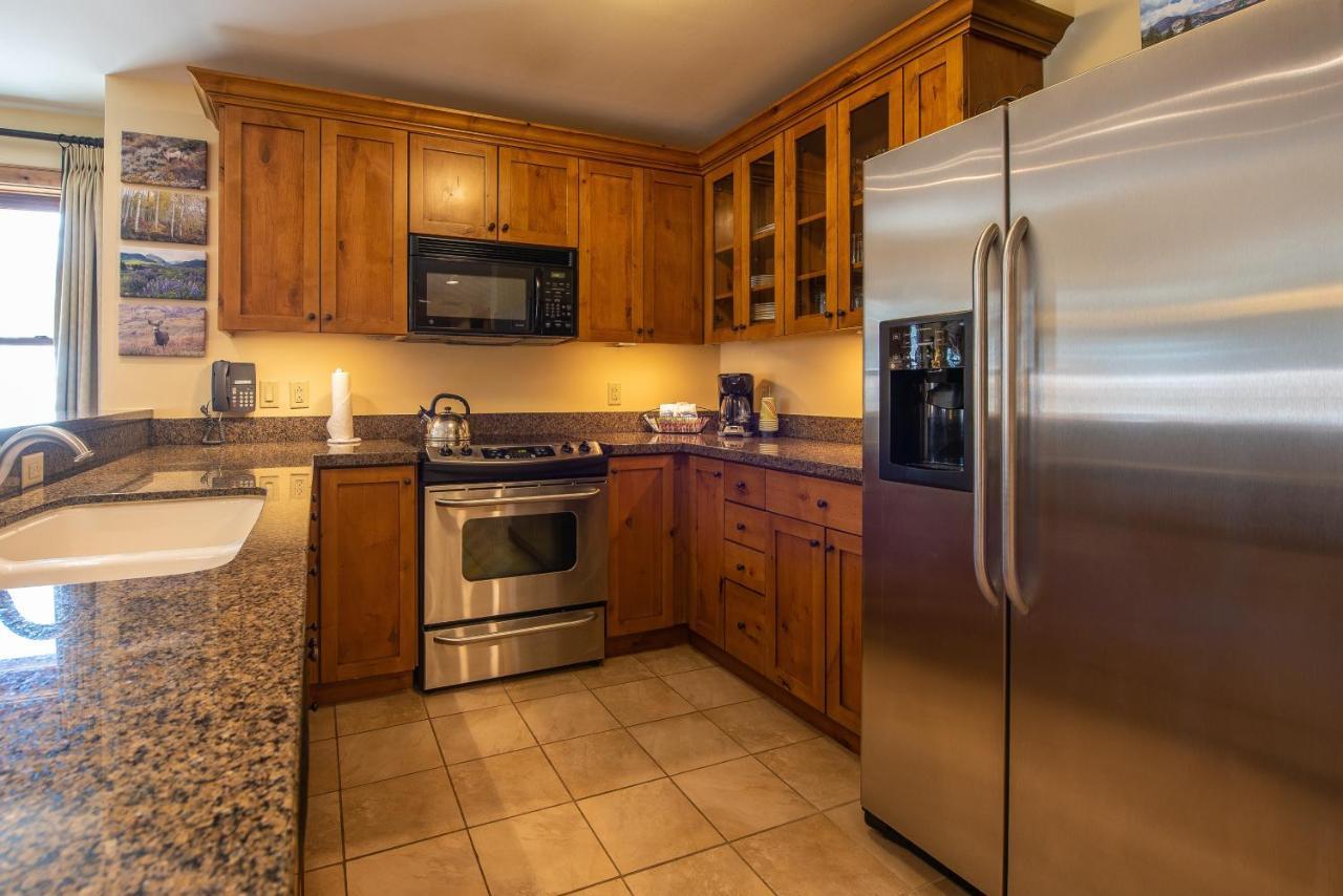 Two Bedroom Condo With Balcony Over Mountaineer Square - Just Steps From The Slopes! Condo Крестед Бют Екстериор снимка