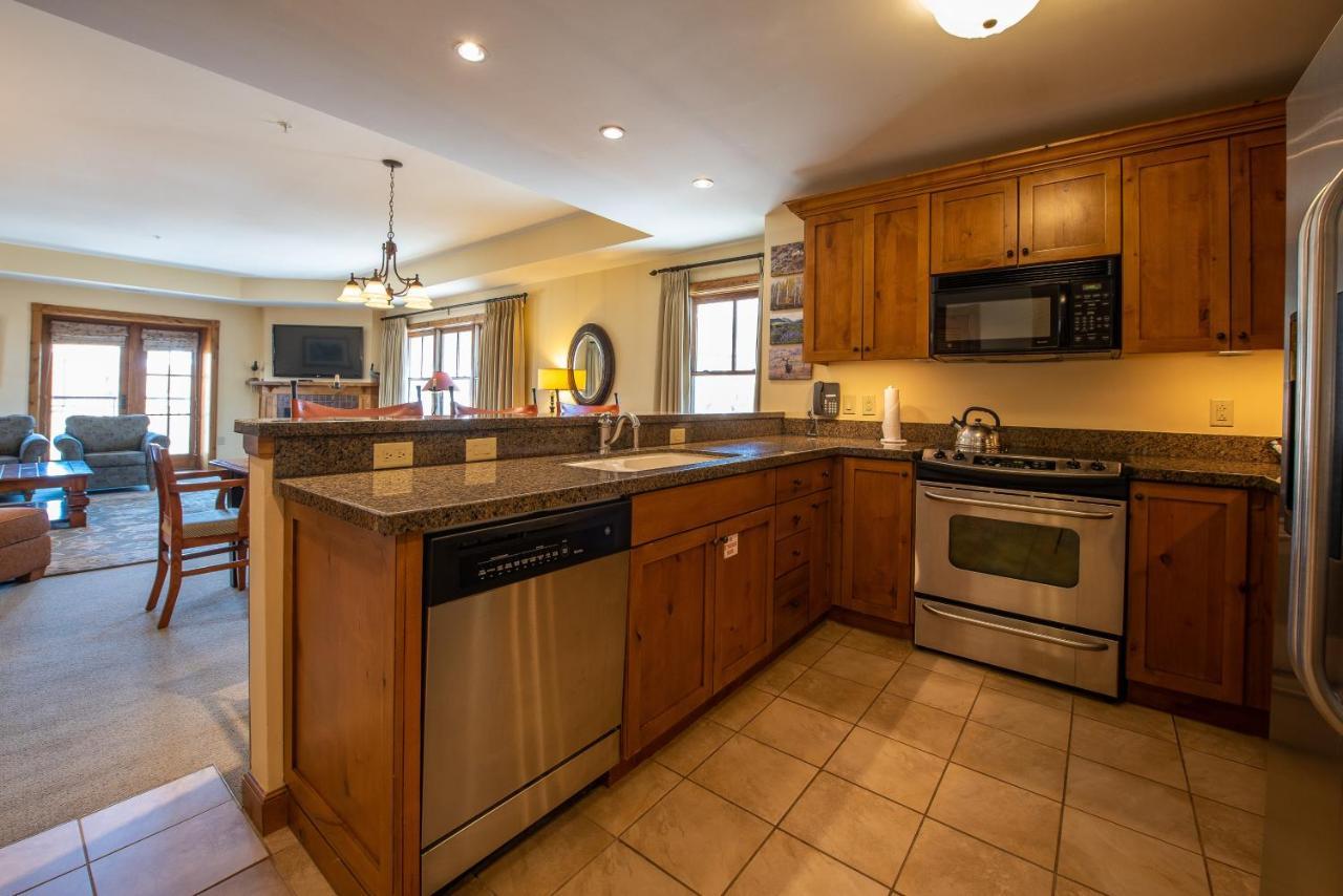 Two Bedroom Condo With Balcony Over Mountaineer Square - Just Steps From The Slopes! Condo Крестед Бют Екстериор снимка