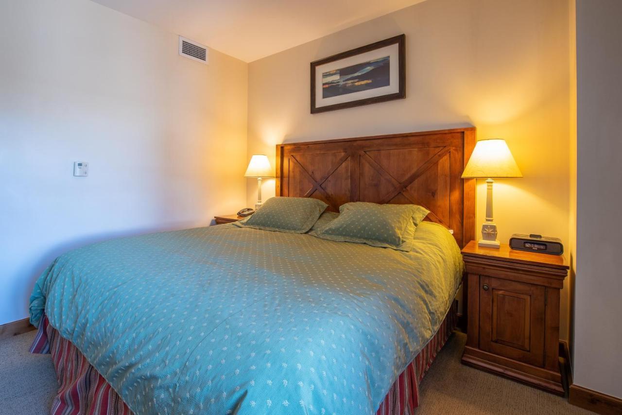 Two Bedroom Condo With Balcony Over Mountaineer Square - Just Steps From The Slopes! Condo Крестед Бют Екстериор снимка